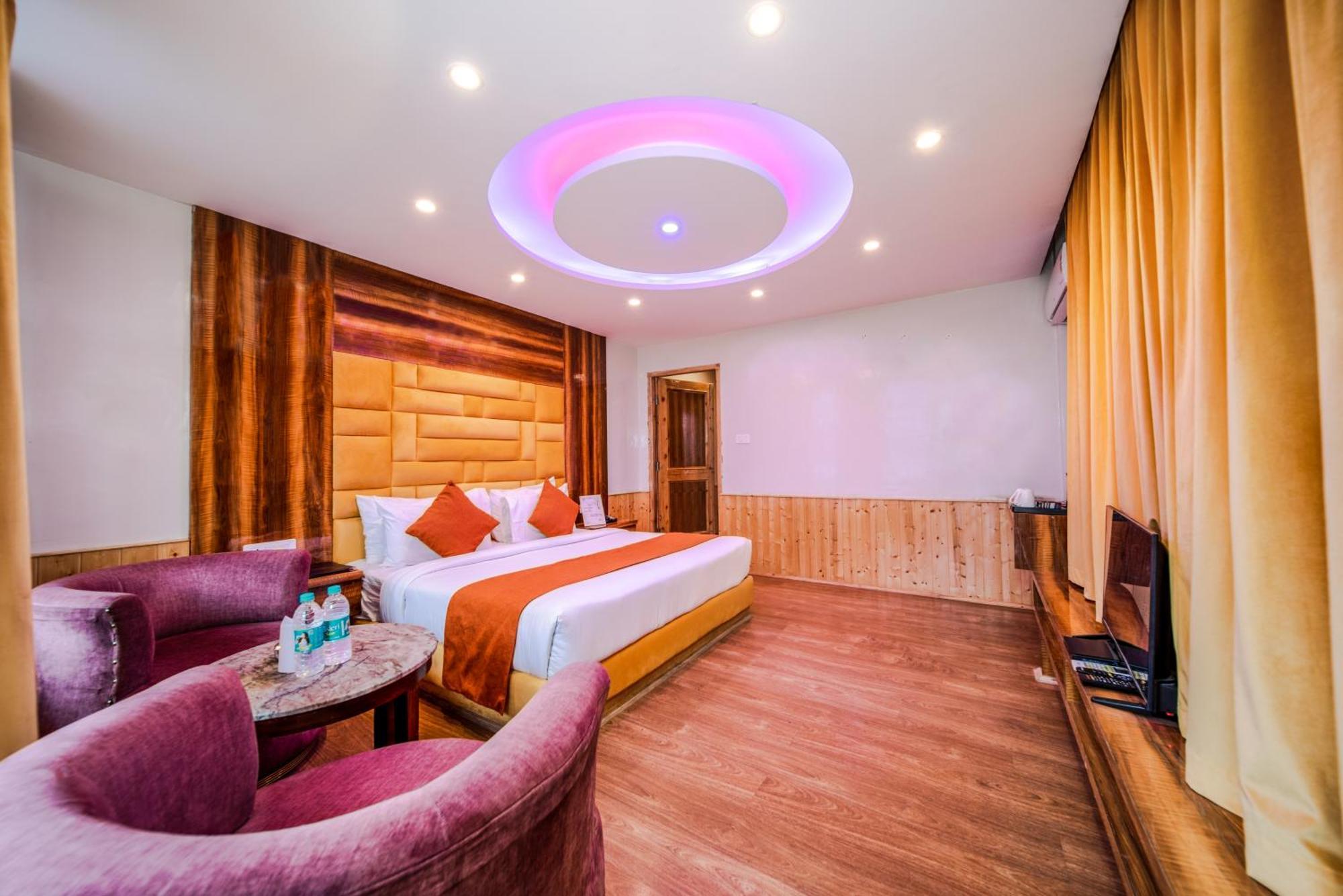 Hill River By West Western 4*