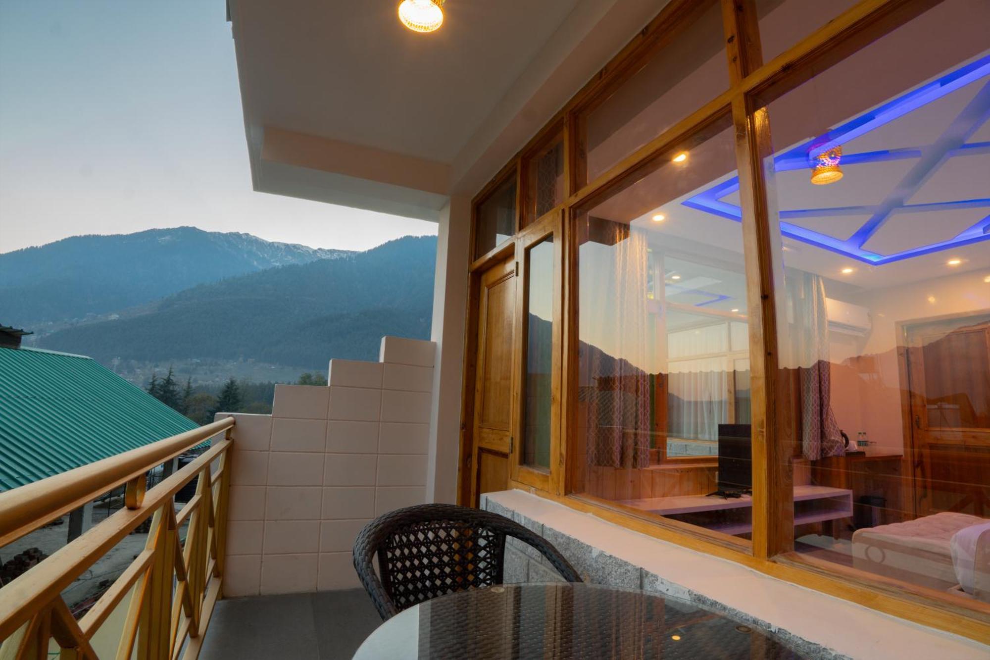 Hill River By West Western 4*