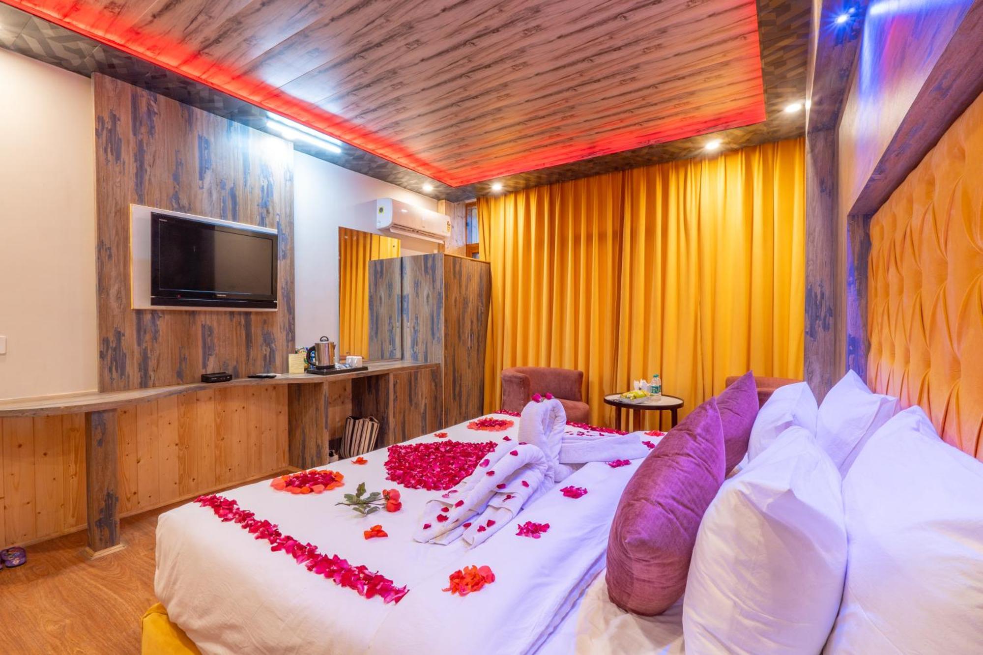 Hill River By West Western 4*
